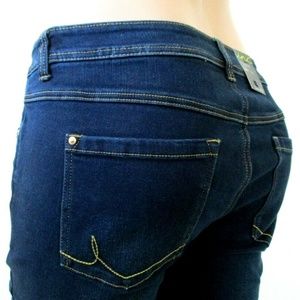 Plus Size 18W TUMMY CONTROL Straight Leg Jeans NWT